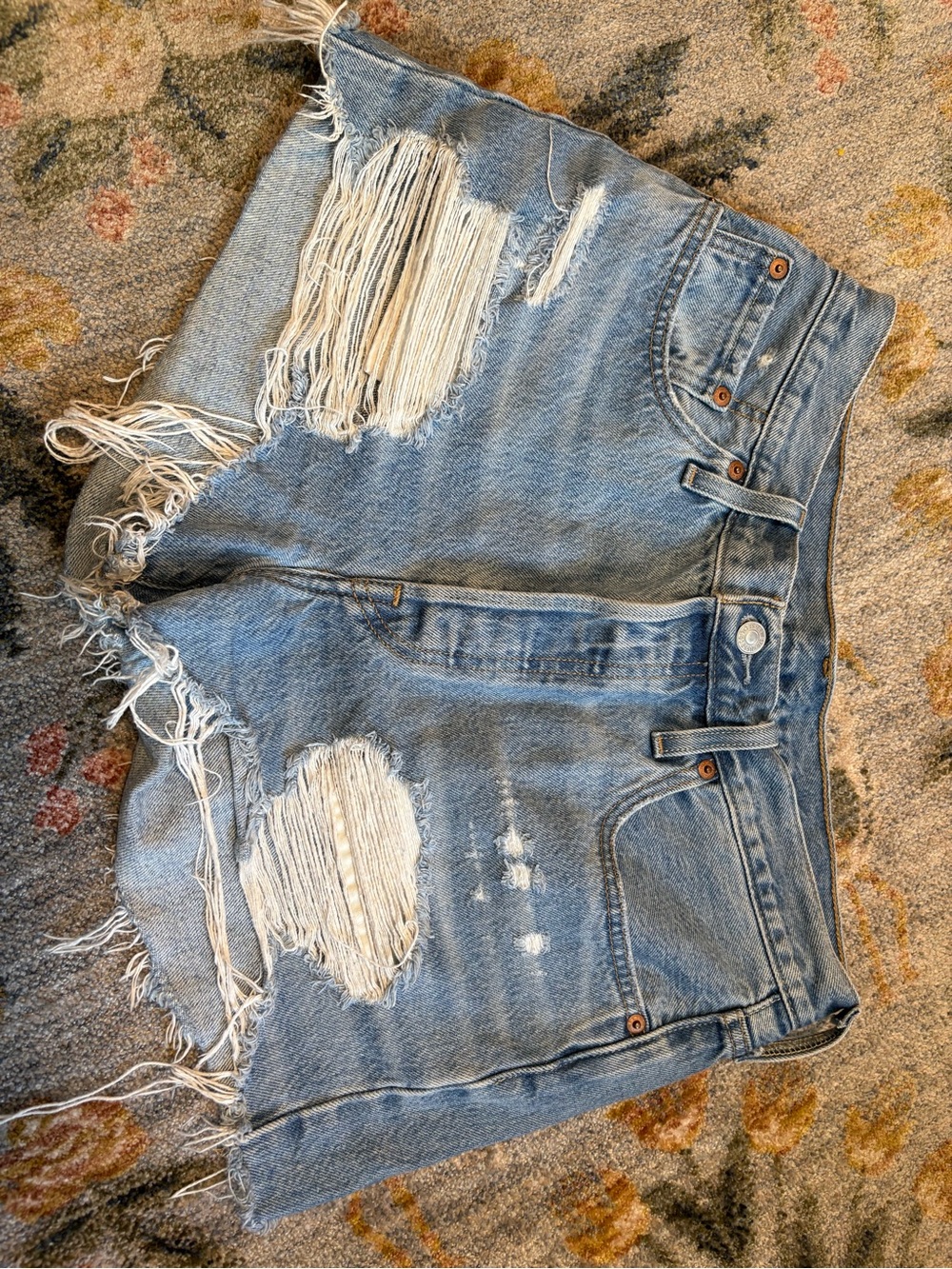 Levi's 501° Original Fit High-Rise
Women's Jean Shorts - Quiet Riot 29 - Picture 3 of 10